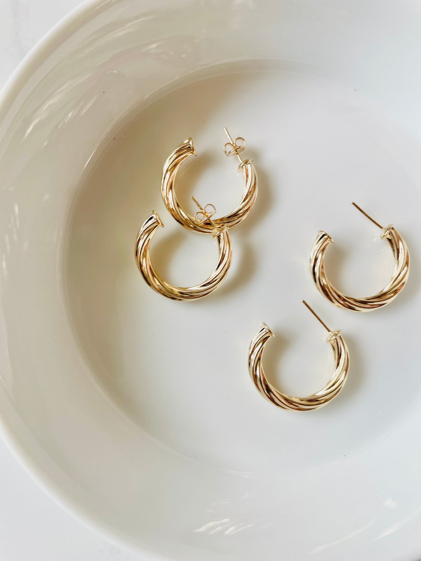 Twisted half hoops
